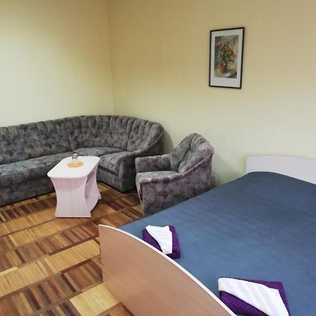 Rooms For Rent On Vokzal Brest Exterior photo